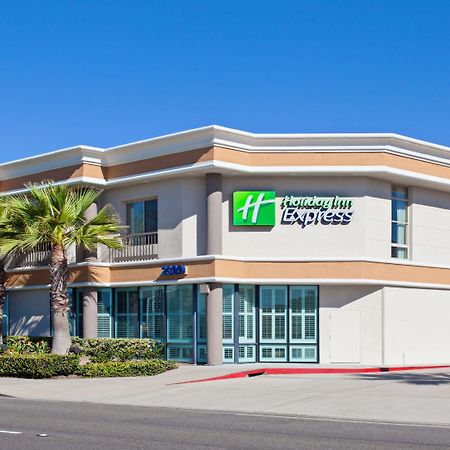Holiday Inn Express Newport Beach By Ihg Exterior foto