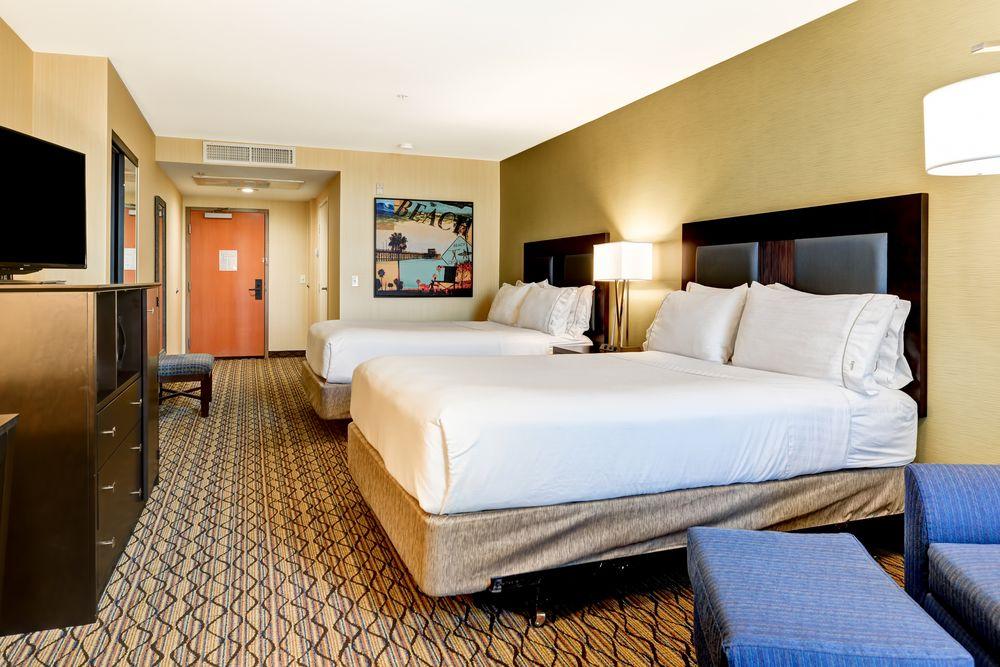 Holiday Inn Express Newport Beach By Ihg Exterior foto