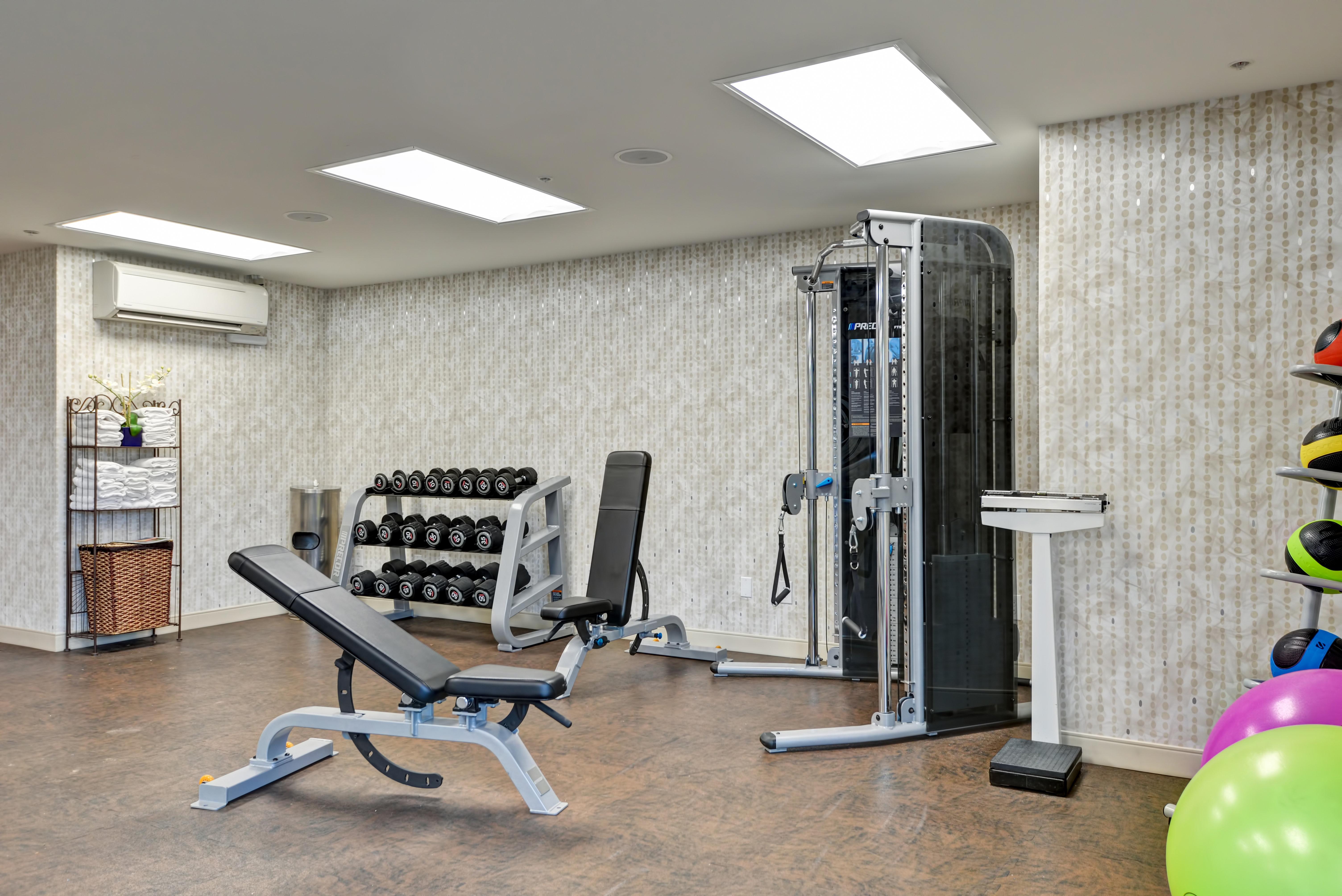 Holiday Inn Express Newport Beach By Ihg Exterior foto