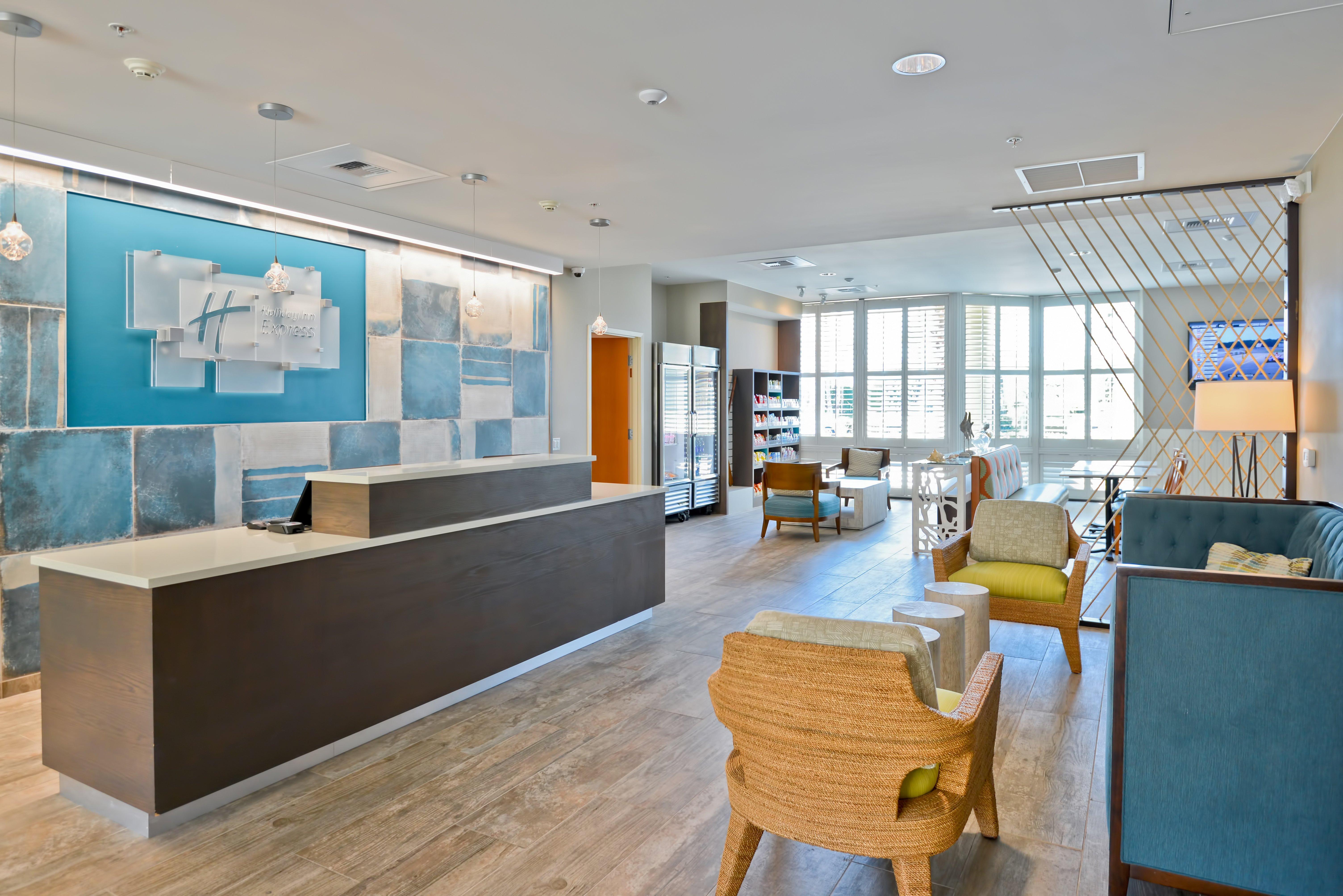 Holiday Inn Express Newport Beach By Ihg Exterior foto