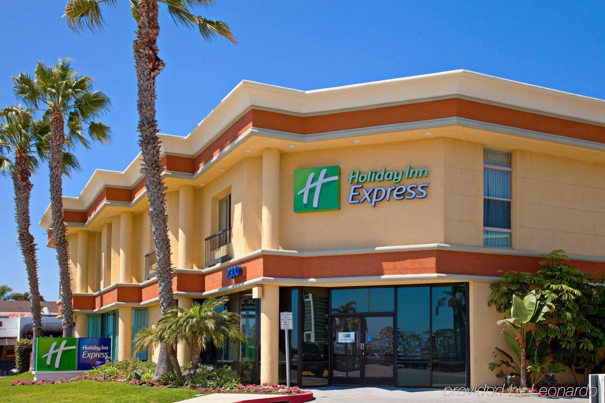 Holiday Inn Express Newport Beach By Ihg Exterior foto