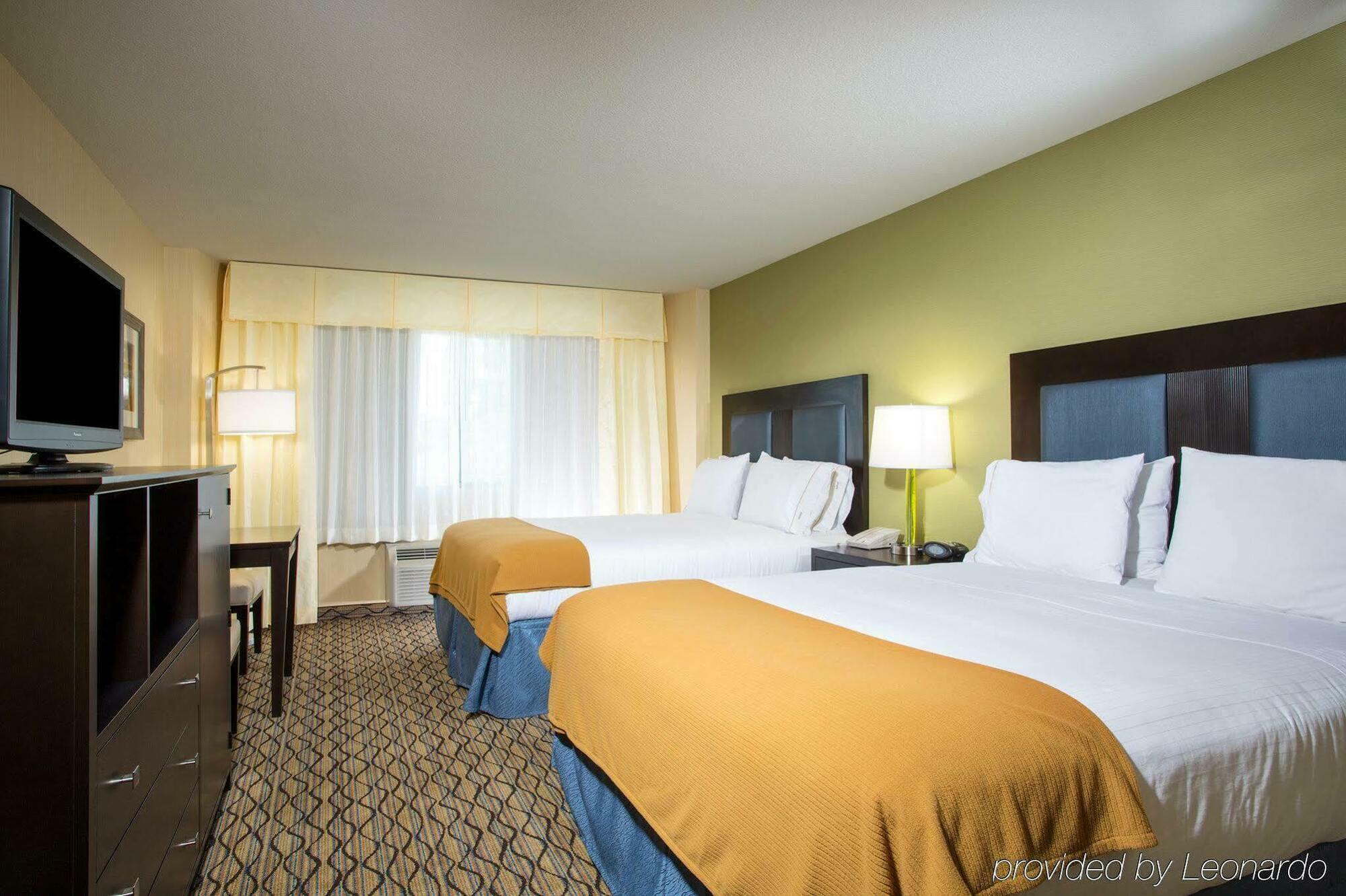 Holiday Inn Express Newport Beach By Ihg Exterior foto