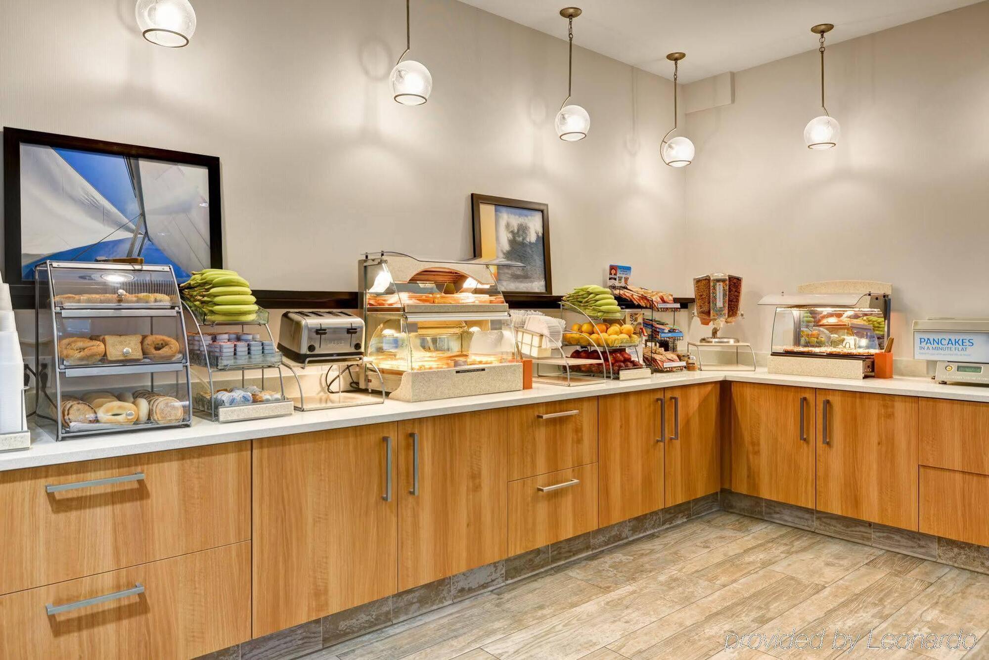 Holiday Inn Express Newport Beach By Ihg Exterior foto